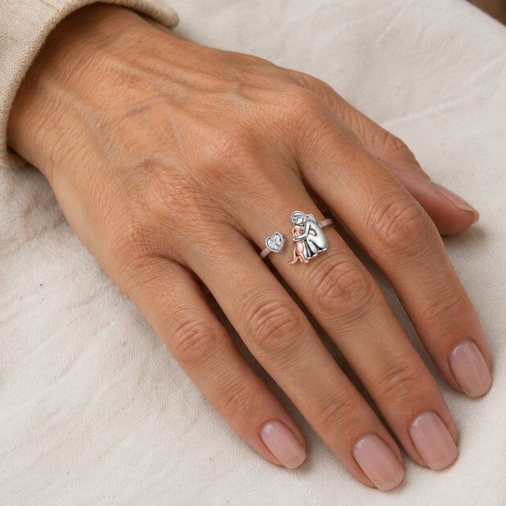 El Abrazo Eterno - Anillo Ajustable con Grabado